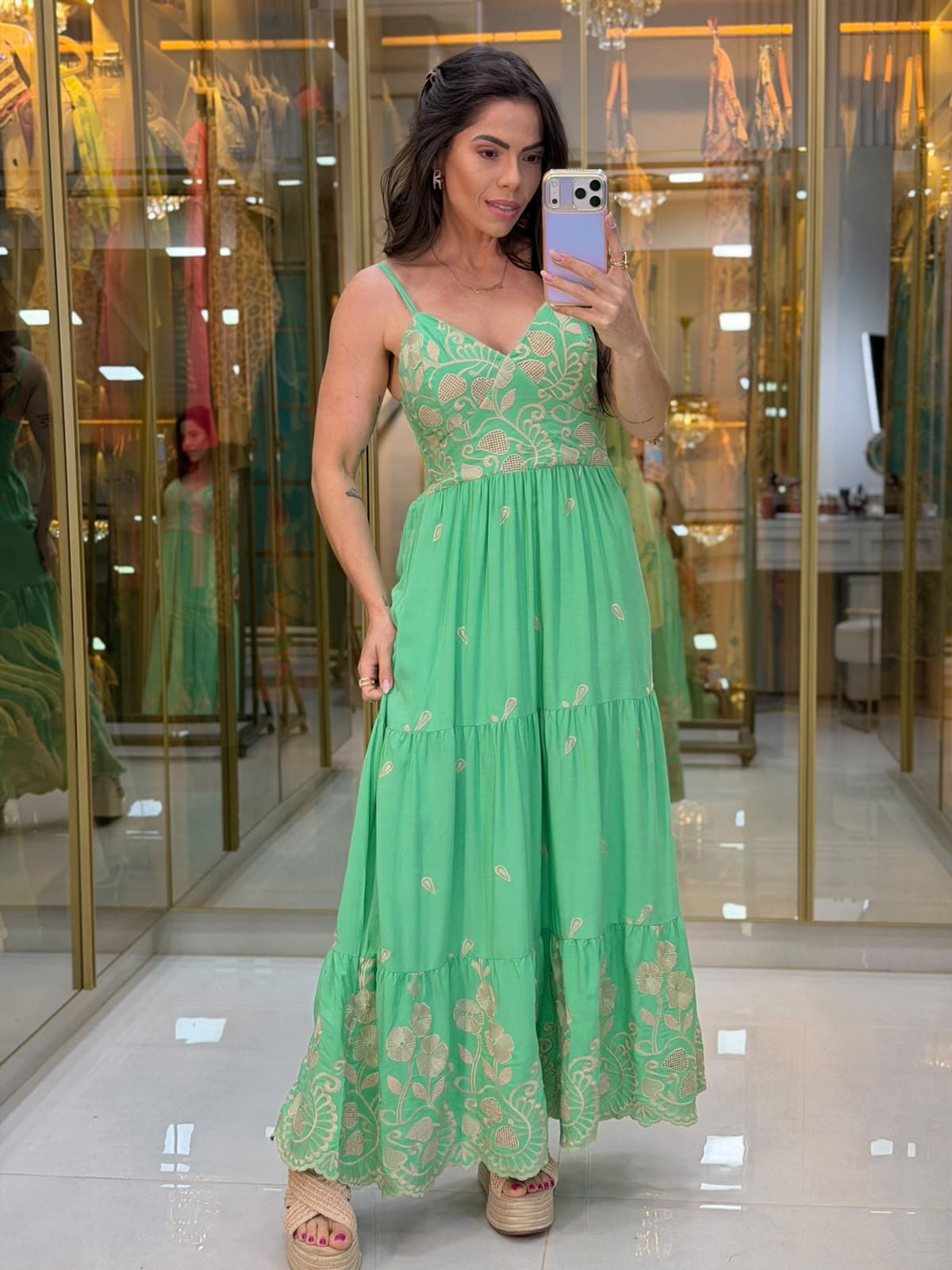 VESTIDO COM BORDADO